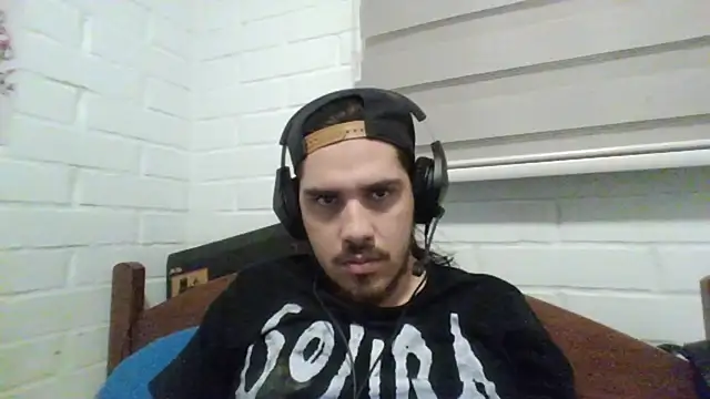 Snapshot of hung_weeb chatting on January 17, 2025, 1:47 am hung weeb online show from January 17, 2025, 1:47 am