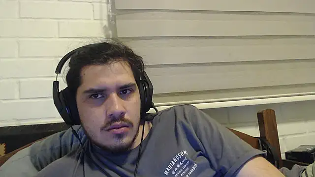 Snapshot of hung_weeb chatting on October 13, 2025, 1:16 am hung weeb online show from October 13, 2025, 1:16 am