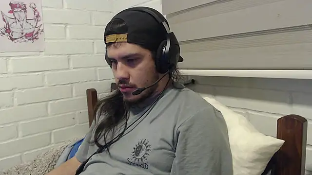 Snapshot of hung_weeb chatting on October 14, 2025, 3:18 am hung weeb online show from October 14, 2025, 3:18 am