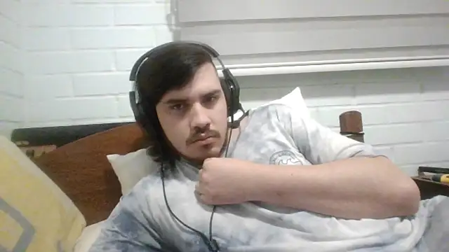 Snapshot of hung_weeb chatting on October 27, 2025, 3:54 am hung weeb online show from October 27, 2025, 3:54 am