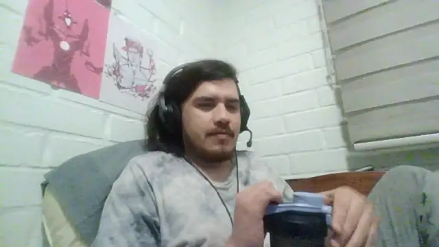 Snapshot of hung_weeb chatting on October 28, 2025, 2:26 am hung weeb online show from October 28, 2025, 2:26 am