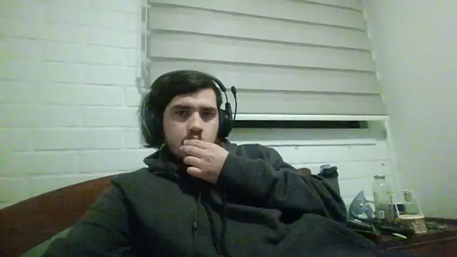 Snapshot of hung_weeb chatting on June 25, 2026, 4:45 am hung weeb online show from June 25, 2026, 4:45 am