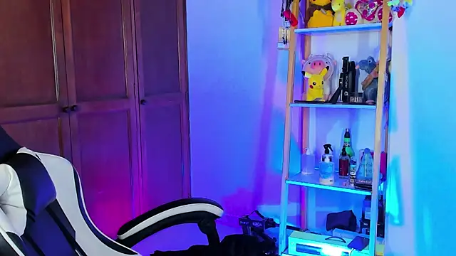 eymy-hadid online show from October 14, 2025, 8:42 pm