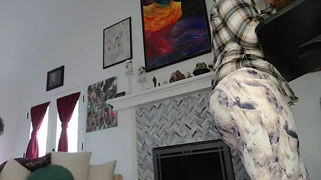 AuroraWillows online show from February 11, 2025, 6:33 pm