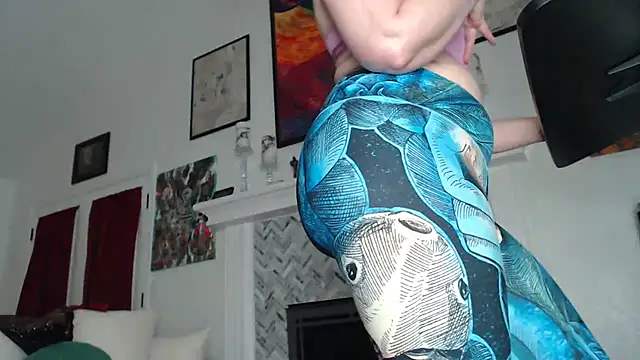 AuroraWillows online show from February 16, 2025, 12:54 pm