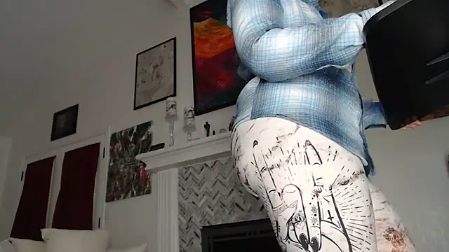 AuroraWillows online show from February 19, 2025, 12:55 pm