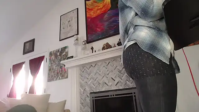 AuroraWillows online show from February 20, 2025, 3:19 pm