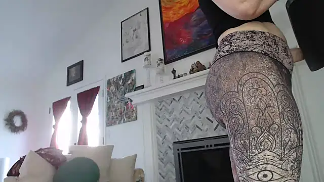 AuroraWillows online show from March 2, 2025, 3:27 pm