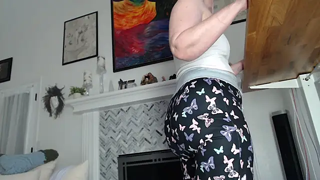 AuroraWillows online show from October 13, 2025, 10:59 am