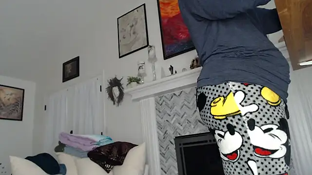 AuroraWillows online show from November 11, 2025, 12:32 am