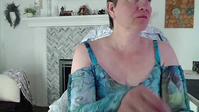 AuroraWillows online show from January 12, 2026, 5:34 am