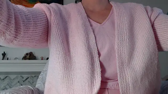 AuroraWillows online show from February 4, 2026, 11:09 pm