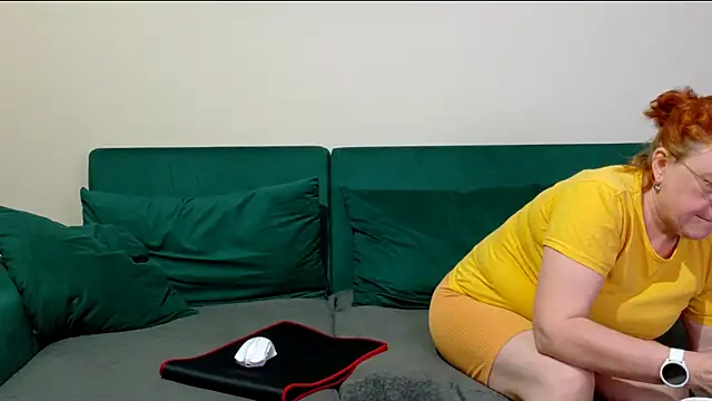 Snapshot of JoannaAndNeighbour chatting on May 6, 2026, 9:25 am JoannaAndNeighbour online show from May 6, 2026, 9:25 am