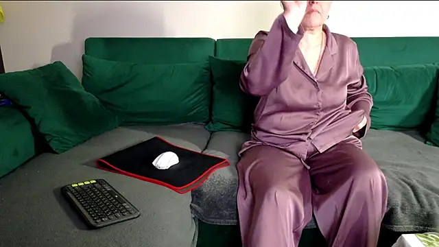 Snapshot of JoannaAndNeighbour chatting on May 7, 2026, 5:02 am JoannaAndNeighbour online show from May 7, 2026, 5:02 am