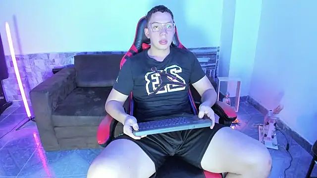 davinalhot online show from April 7, 2026, 8:15 am