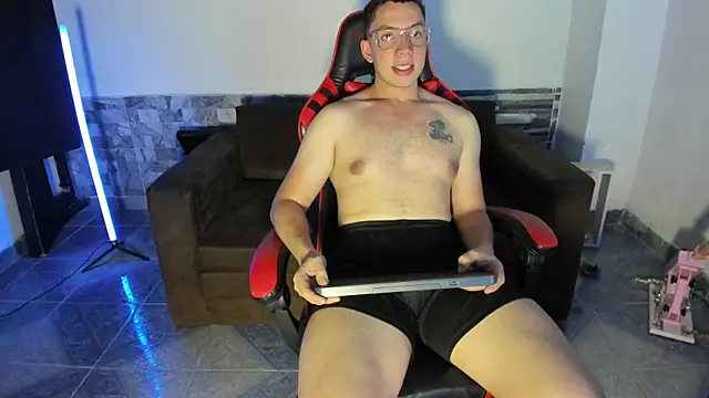 davinalhot online show from April 8, 2026, 5:40 am