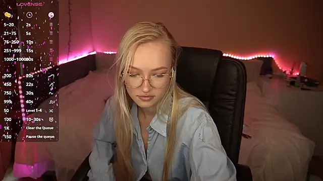 AmandaFiree online show from September 28, 2025, 10:31 am