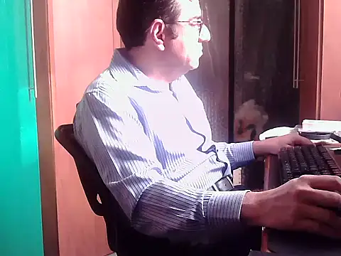 FernandoReuterG online show from October 14, 2025, 3:02 pm