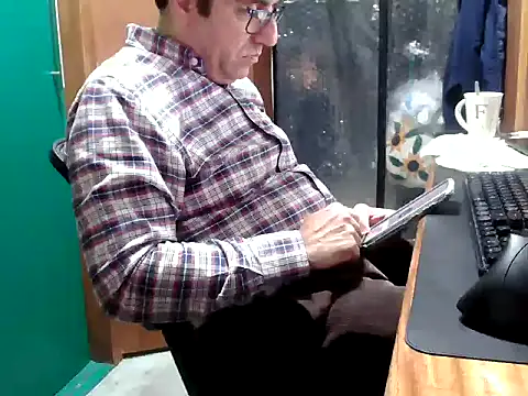 FernandoReuterG online show from October 18, 2025, 2:36 am