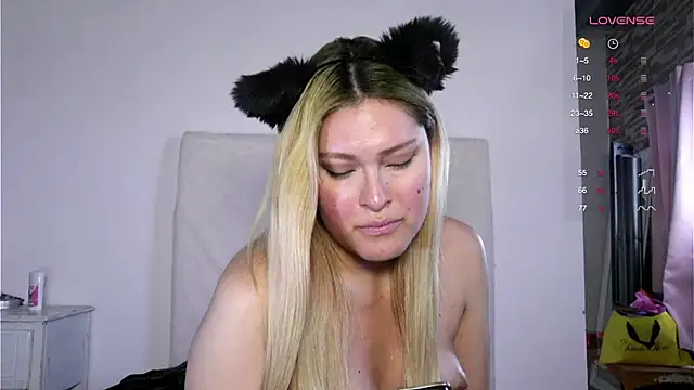 Snapshot of Angelas_dream chatting on February 6, 2025, 9:49 pm Angelas dream online show from February 6, 2025, 9:49 pm