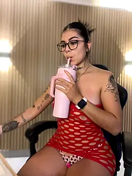 Sarasanders 4 online show from October 4, 2025, 3:59 am