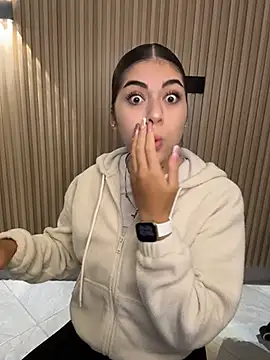 Sarasanders 4 online show from November 14, 2025, 2:54 am