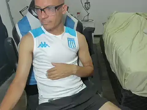 guachin hunk online show from December 19, 2024, 7:40 pm