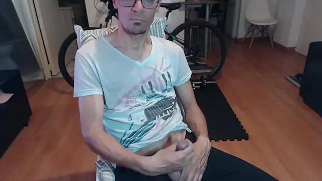 guachin hunk online show from September 22, 2025, 3:30 am