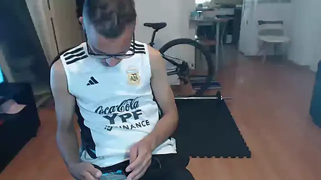 guachin hunk online show from November 1, 2025, 2:08 pm