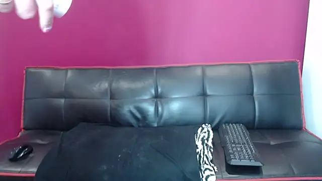 Young Strawberryy online show from February 20, 2025, 1:40 pm