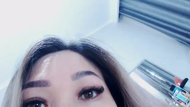 viki lizzi online show from October 4, 2025, 4:43 am