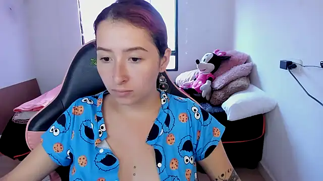 Snapshot of Ginger_Sweetty chatting on February 17, 2025, 10:14 pm Ginger Sweetty online show from February 17, 2025, 10:14 pm