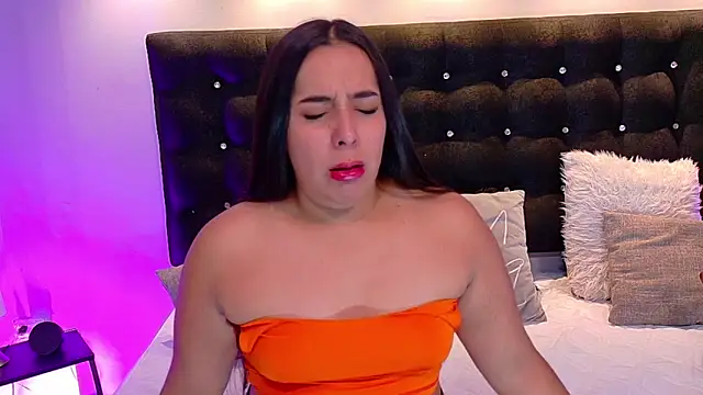 ValenScott1 online show from February 8, 2025, 1:01 pm