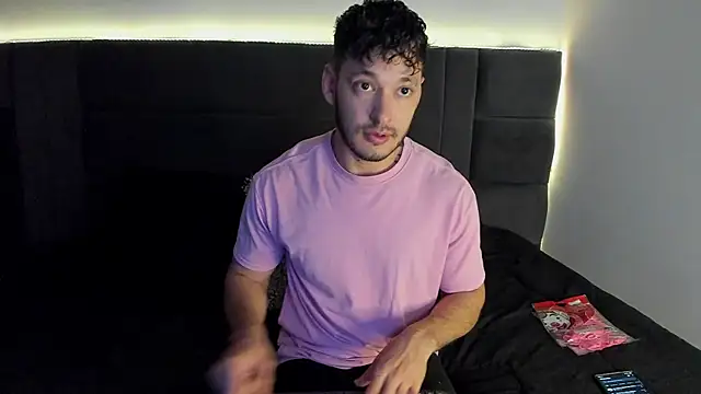 alejandro  2 online show from October 11, 2025, 2:37 pm