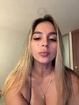 Snapshot of oriana_zoeee chatting on July 14, 2026, 11:32 pm oriana zoeee online show from July 14, 2026, 11:32 pm