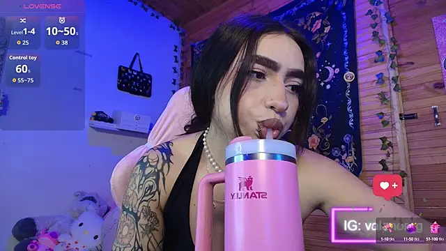 Snapshot of valenor_ chatting on September 15, 2025, 3:17 am valenor online show from September 15, 2025, 3:17 am