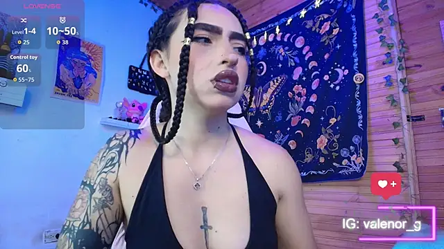 valenor  online show from November 14, 2025, 2:10 am