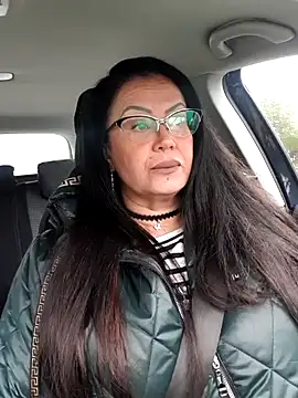 x  KHALEESI  x online show from October 3, 2025, 7:49 am