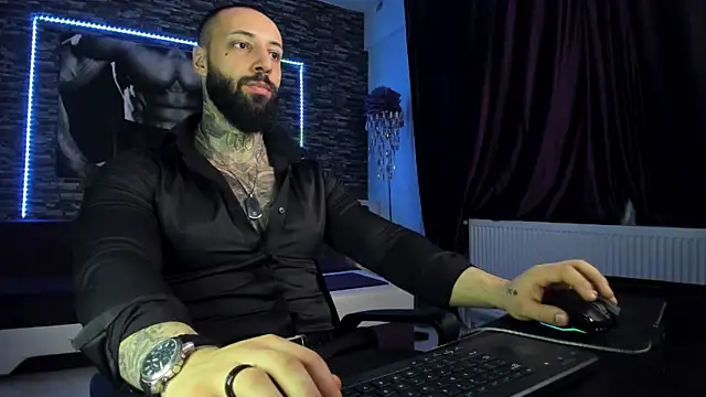 Snapshot of JonahHunt chatting on February 9, 2025, 7:09 pm JonahHunt online show from February 9, 2025, 7:09 pm
