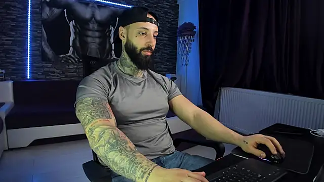 Snapshot of JonahHunt chatting on February 10, 2025, 11:02 pm JonahHunt online show from February 10, 2025, 11:02 pm
