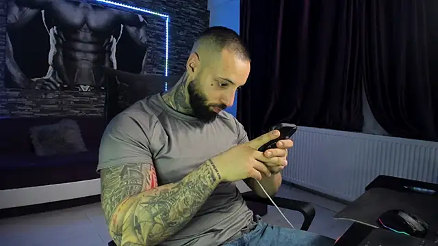 Snapshot of JonahHunt chatting on February 13, 2025, 8:24 pm JonahHunt online show from February 13, 2025, 8:24 pm