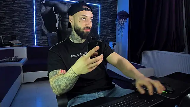 Snapshot of JonahHunt chatting on February 16, 2025, 8:11 pm JonahHunt online show from February 16, 2025, 8:11 pm
