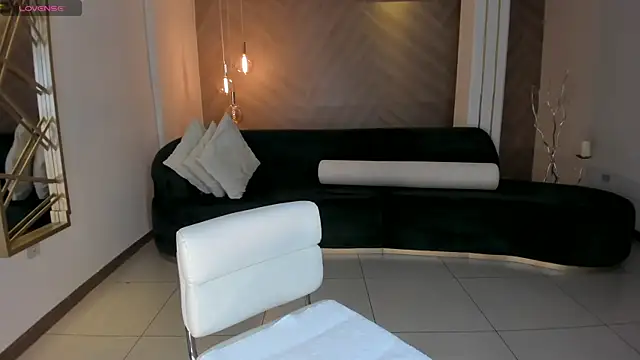 Snapshot of NiaHolland chatting on October 10, 2025, 6:40 pm NiaHolland online show from October 10, 2025, 6:40 pm