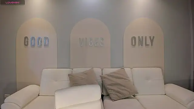 Snapshot of NiaHolland chatting on October 12, 2025, 6:07 pm NiaHolland online show from October 12, 2025, 6:07 pm