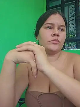 Snapshot of sweet_lucia chatting on July 16, 2026, 11:00 pm sweet lucia online show from July 16, 2026, 11:00 pm