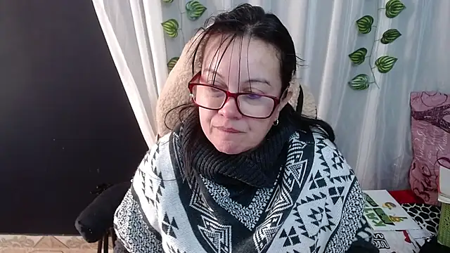 Sonialorens  online show from December 3, 2024, 9:56 pm