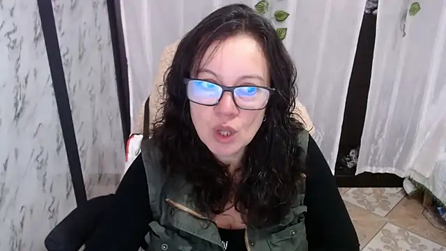 Sonialorens  online show from March 5, 2025, 12:44 pm