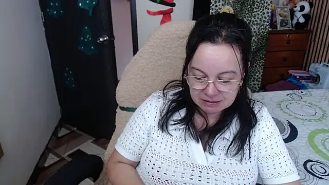 Sonialorens  online show from December 15, 2025, 3:38 pm