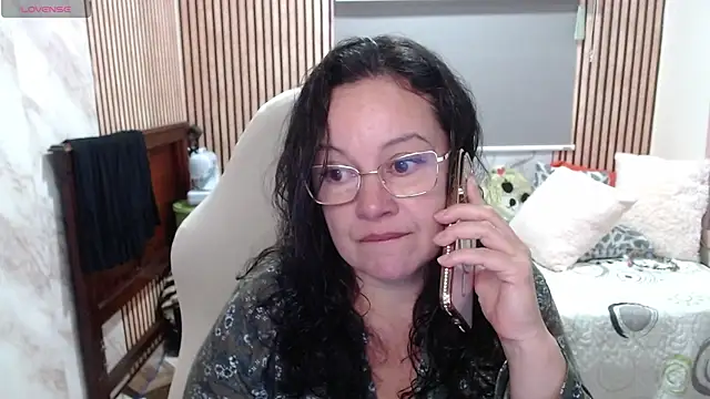 Snapshot of Sonialorens_ chatting on May 21, 2026, 4:03 pm Sonialorens online show from May 21, 2026, 4:03 pm