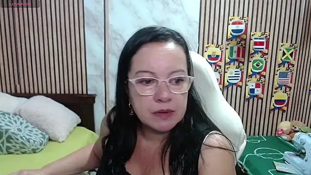Snapshot of Sonialorens_ chatting on June 26, 2026, 1:04 pm Sonialorens online show from June 26, 2026, 1:04 pm